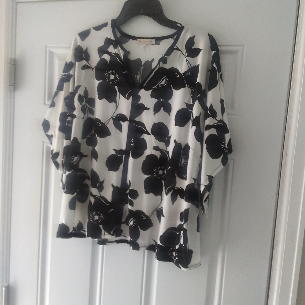 Established 1962 Black / White Women Top Sz Large